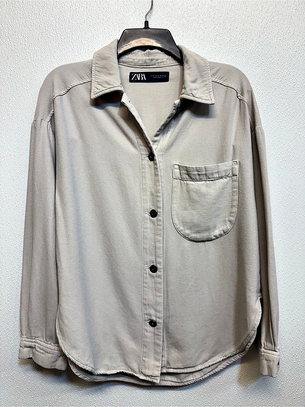 Zara Button Down Shirt in Beige Size XS (E-75)